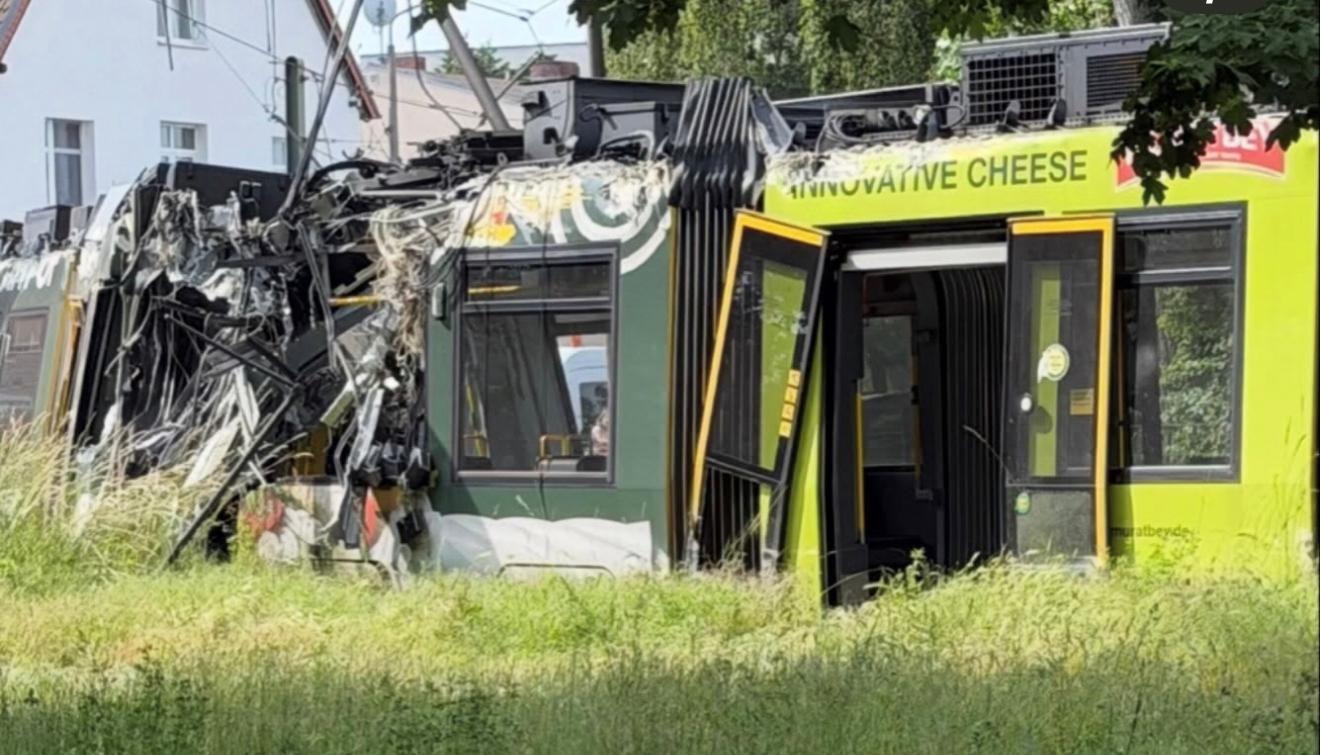 dramaticne-scene-u-berlinu:-tramvaj-iskocio-iz-sina,-povredjeno-20-putnika
