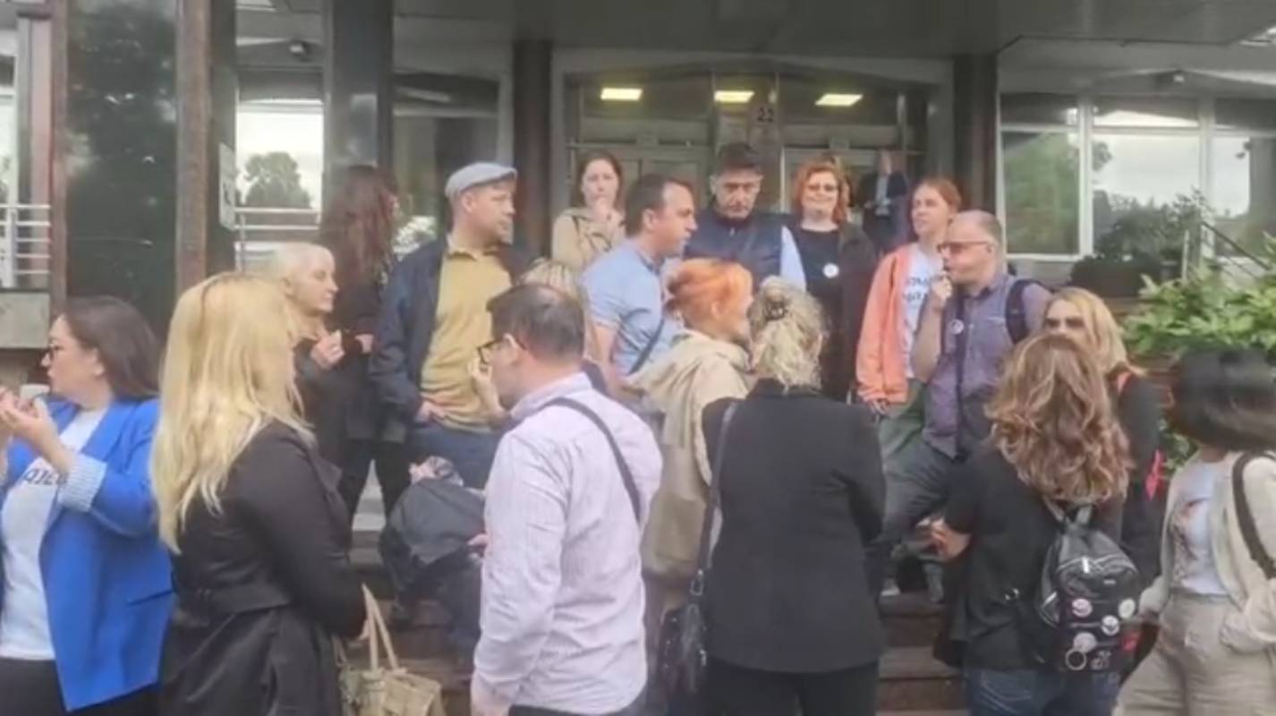 ministar-prosvete-ponovo-nije-primio-delegaciju-roditelja,-ucenika-i-profesora-jovine-gimnazije ministar-prosvete-ponovo-nije-primio-delegaciju-roditelja,-ucenika-i-profesora-jovine-gimnazije
