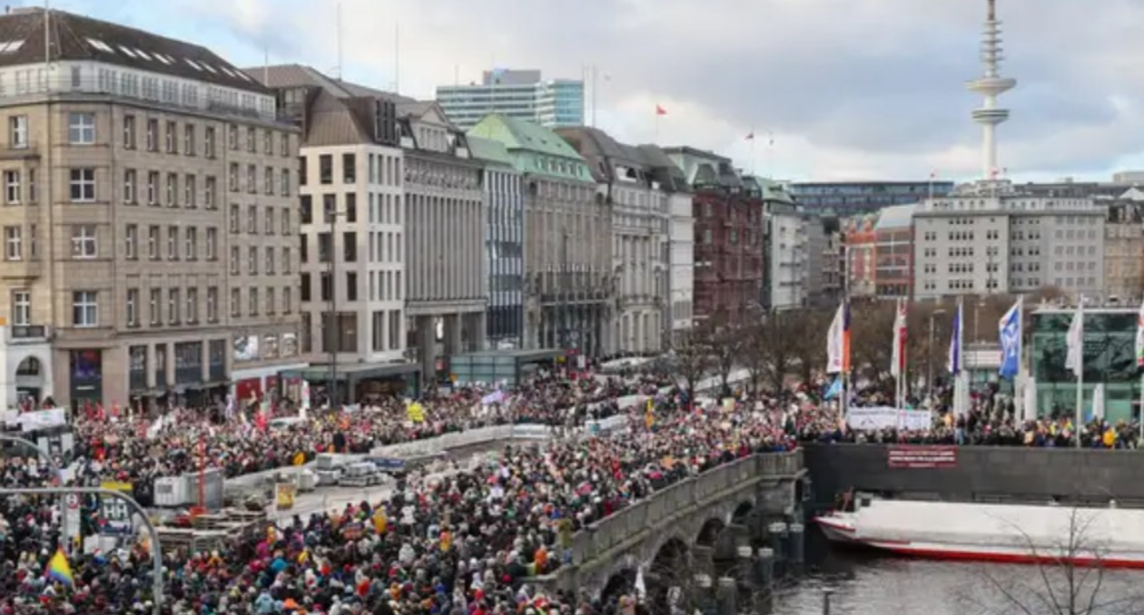 protesti-u-minhenu:-gradjani-traze-ostavku-vlade-i-kancelara-merca protesti-u-minhenu:-gradjani-traze-ostavku-vlade-i-kancelara-merca