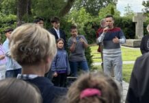 „Тамо далеко“ одјекнуло Оснабриком: Млади из Србије чувари сећања на претке „Тамо-далеко“-одјекнуло-Оснабриком:-Млади-из-Србије-чувари-сећања-на-претке