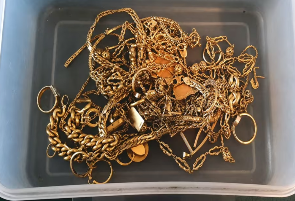 iz-italije-u-svajcarsku-prokrijumcareno-oko-230-kilograma-starog-zlata:-steta-iznosi-oko-800.000-franaka iz-italije-u-svajcarsku-prokrijumcareno-oko-230-kilograma-starog-zlata:-steta-iznosi-oko-800.000-franaka