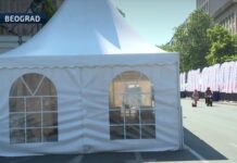 SNS danas organizuje miting u Beogradu: Postavljene metalne barijere, štandovi i bine sns-danas-organizuje-miting-u-beogradu:-postavljene-metalne-barijere,-standovi-i-bine